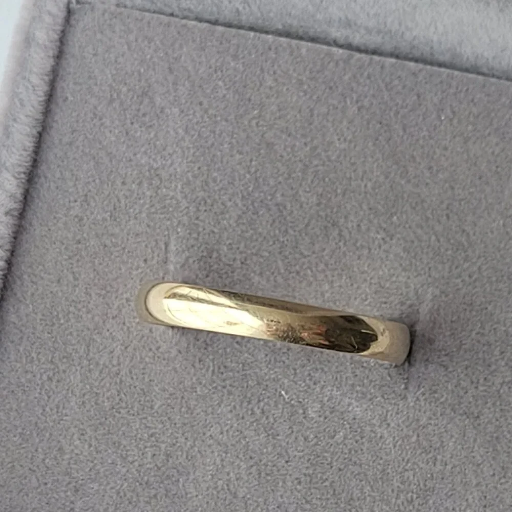 Yellow Gold Tradtional Wedding Band 10k Size 8 1/2 Smooth Ring - Picture 9 of 15
